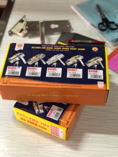 Khoá Việt tiệp 4502