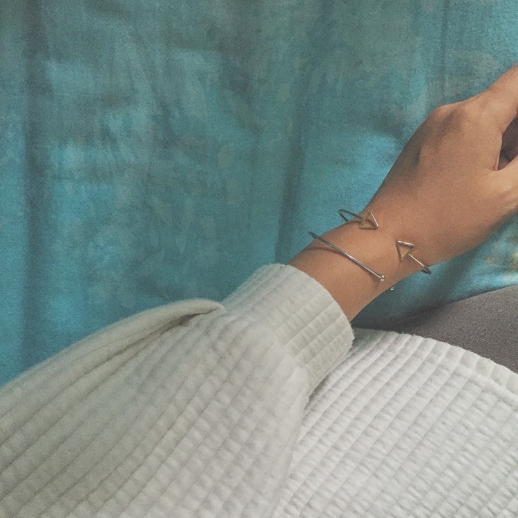 Vòng tay hợp kim mở nhỏ xinh dễ thương dành cho nữ | BigBuy360 - bigbuy360.vn