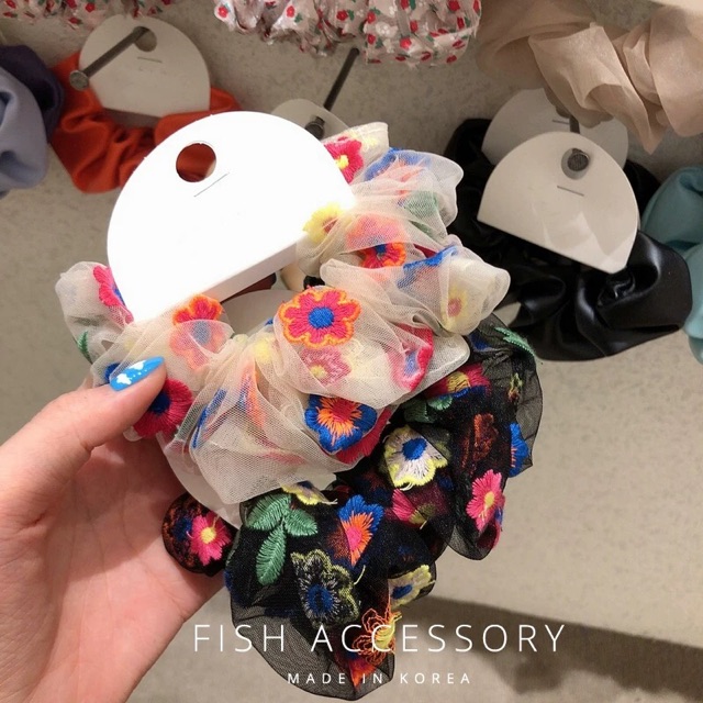 CỘT TÓC VẢI SCRUNCHIES - HOẠ TIẾT THÊU HOA NHIỀU MÀU