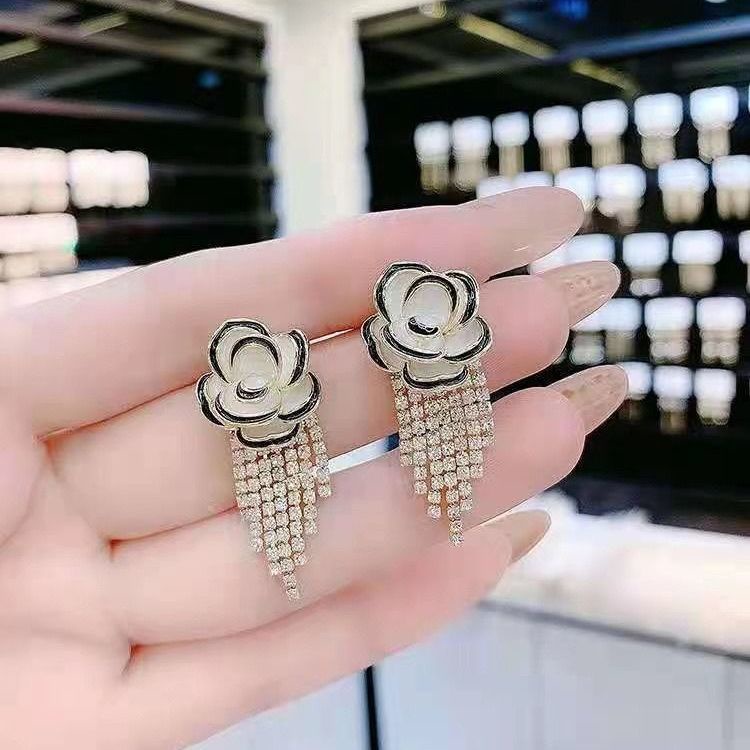 Đôi Khuyên Tai Dài Hình Hoa Trà Thời Trang Cho Nữ