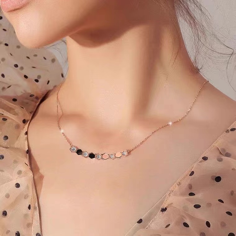 Dây Chuyền Mạ Vàng Hồng 18K Mặt Tổ Ong Đính Đá Thời Trang Cho Nữ