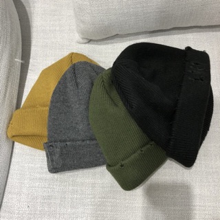 Mũ len beanie rách