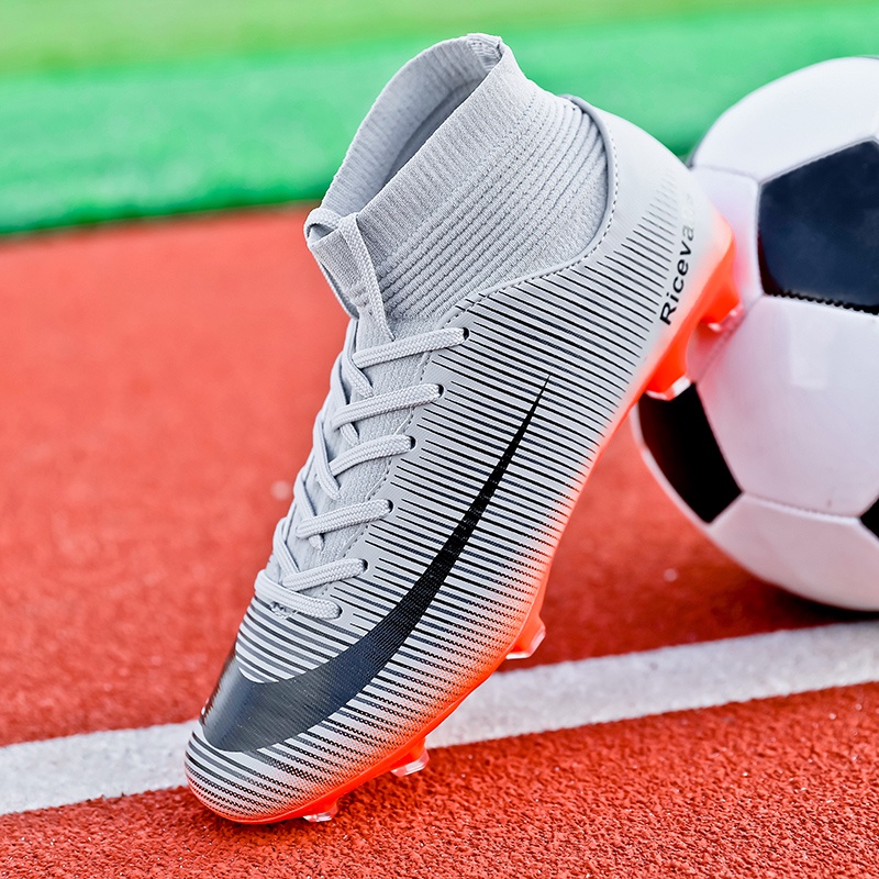Giày đá bóng cổ cao đế đinh tán cho người lớn và trẻ em size 32-45