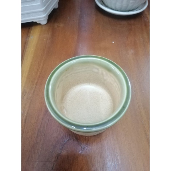 Chung uống trà sứ Nhật.