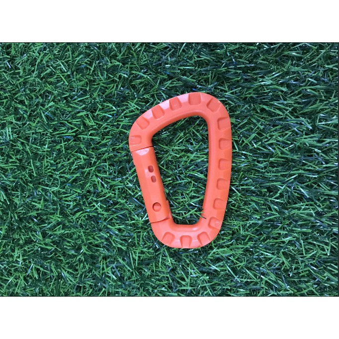 Móc treo khoá treo đồ EDC chữ D nhựa ABS