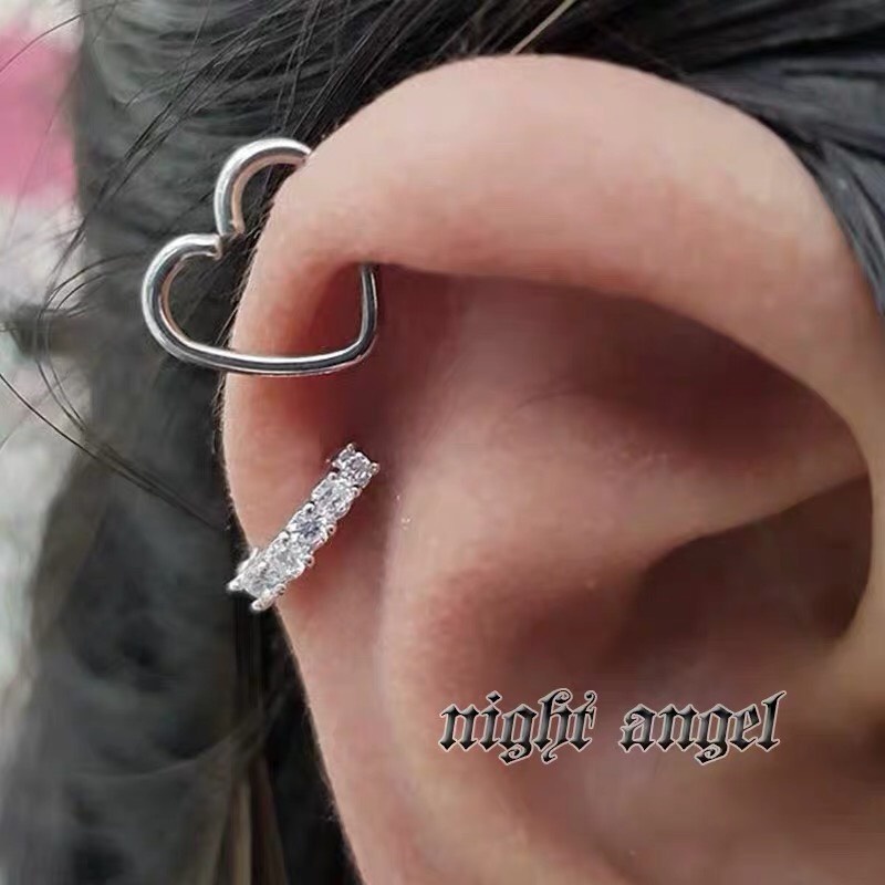 Khuyên titan tim, ngôi sao cài đeo nhiều lỗ