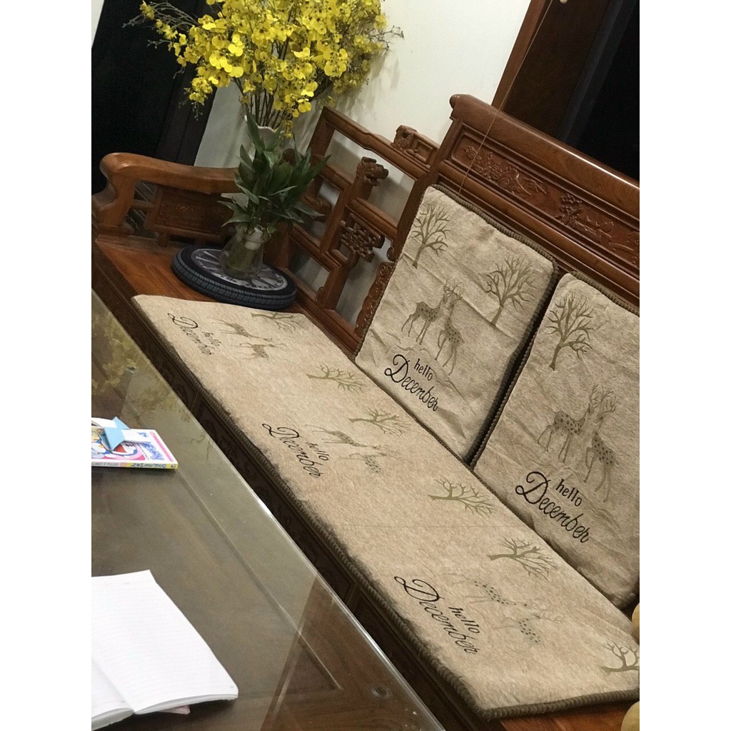 - Thảm trải ghế gỗ, thảm trải ghế Sofa Hoàng gia cao cấp bao gồm : - 1 Tấm dài : 2m x 60cm- 2 Tấm: ngắn 60 x 60cm - Chất