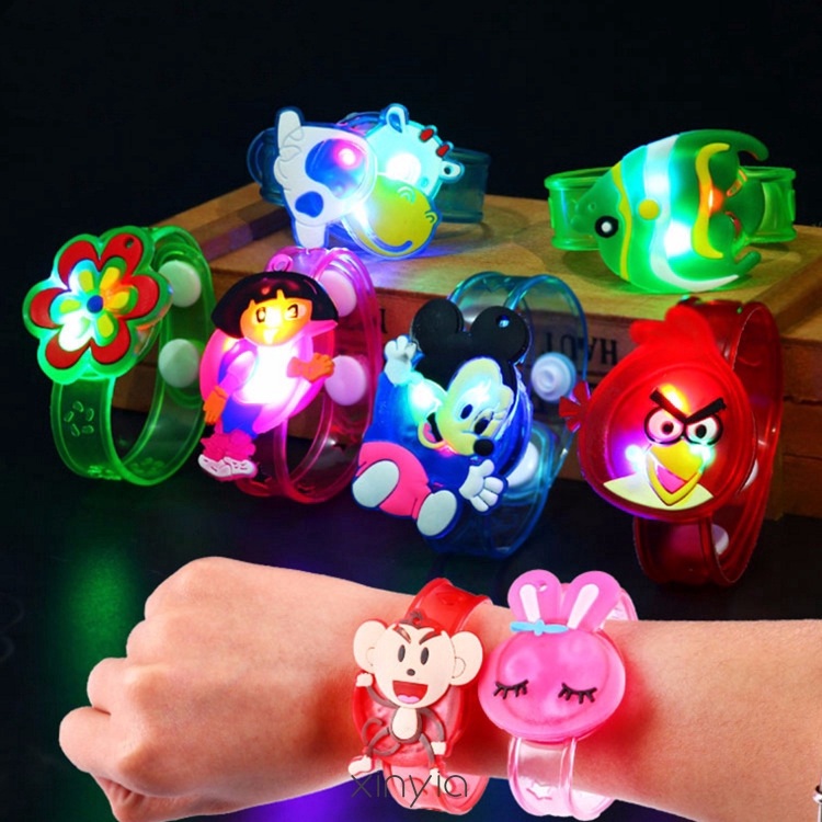 Đồng Hồ Đeo Tay Kiểu Dáng Hoạt Hình Dễ Thương Có Đèn Led