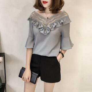 Áo kiểu nữ cổ chữ v tay loe phối ren thời trang