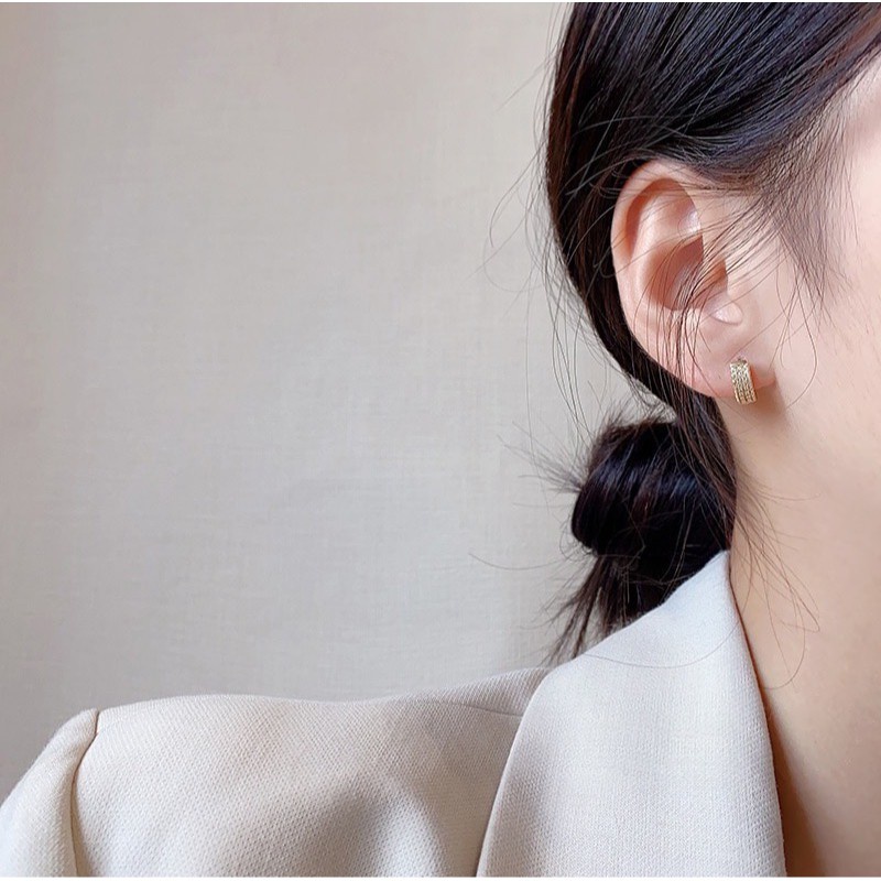 Đôi khuyên tai hình nhẫn đính đá zircon thời trang sang trọng cho nữ