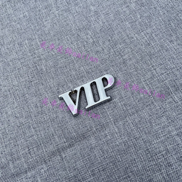 Miếng Dán Kim Loại Chữ vip Trang Trí Xe Hơi Chống Trầy Xước
