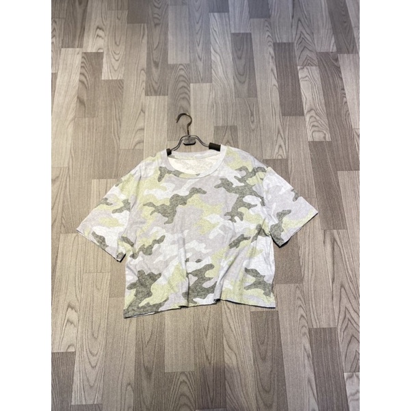 Áo croptop rằn ri nữ