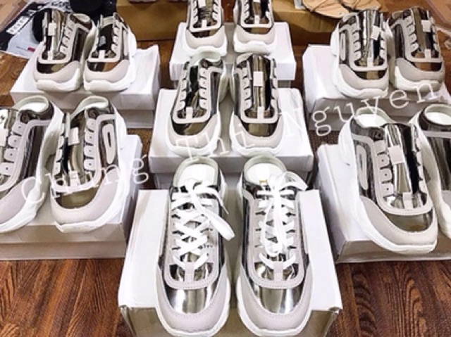 Sục thể thao bạc