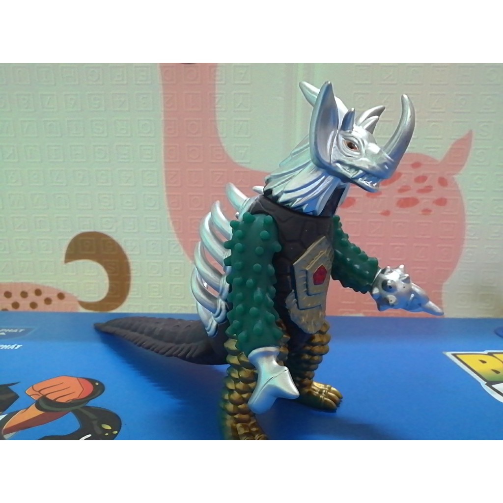 Mô hình Quái vật King Tyrant Kaiju Bandai Ultraman Monster Serie Siêu nhân điện quang