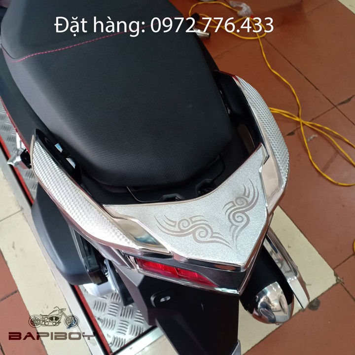 Ốp cảng sau xe Air blade 2018-2019 Tay dắt