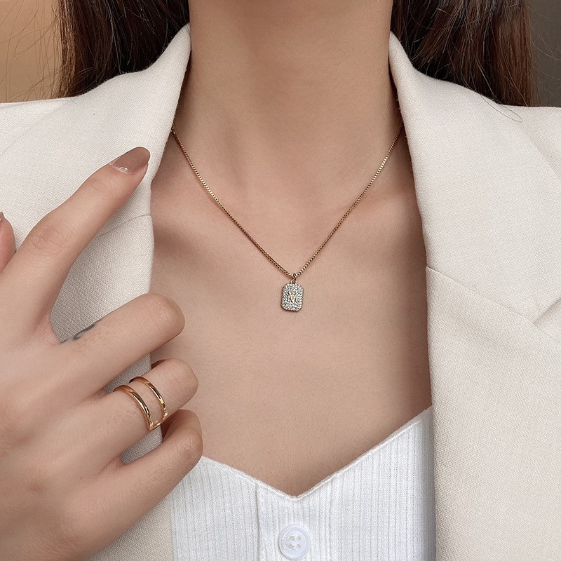 Dây chuyền nữ Novset  , vòng cổ nữ Mặt Chữ M Đính Đá Zircon sang trọng cho nàng