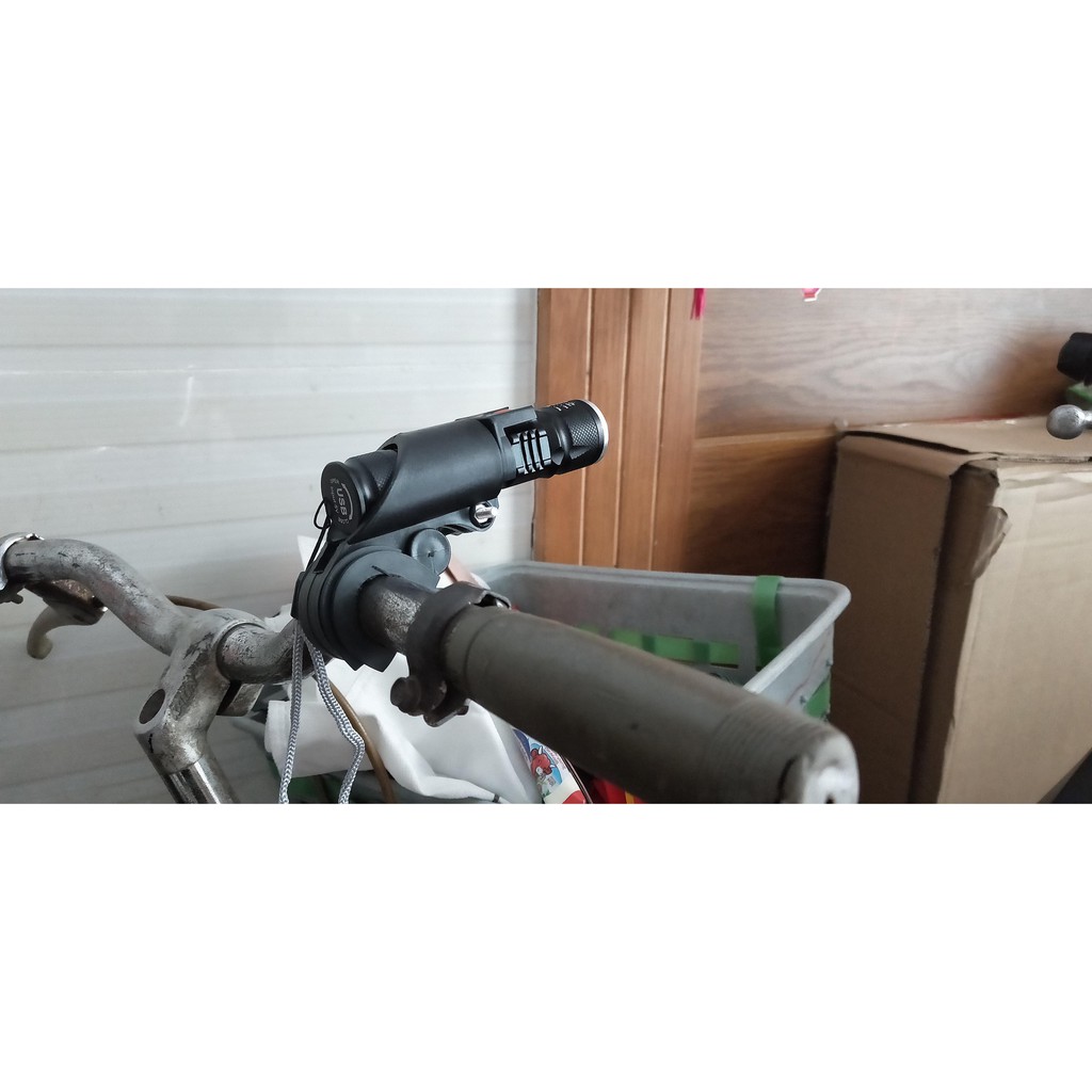 Giá gắn đèn pin xe đạp | Chất liệu cao su mềm, ốc xoáy vừa các kích thước đèn pin cầm tay, dễ dàng tháo lắp