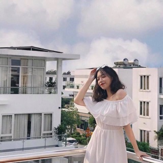 Váy trễ vai trắng