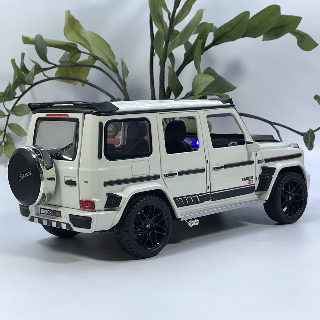 Mô hình xe ô tô Mercedes G700 Brabus tỷ lệ 1:18