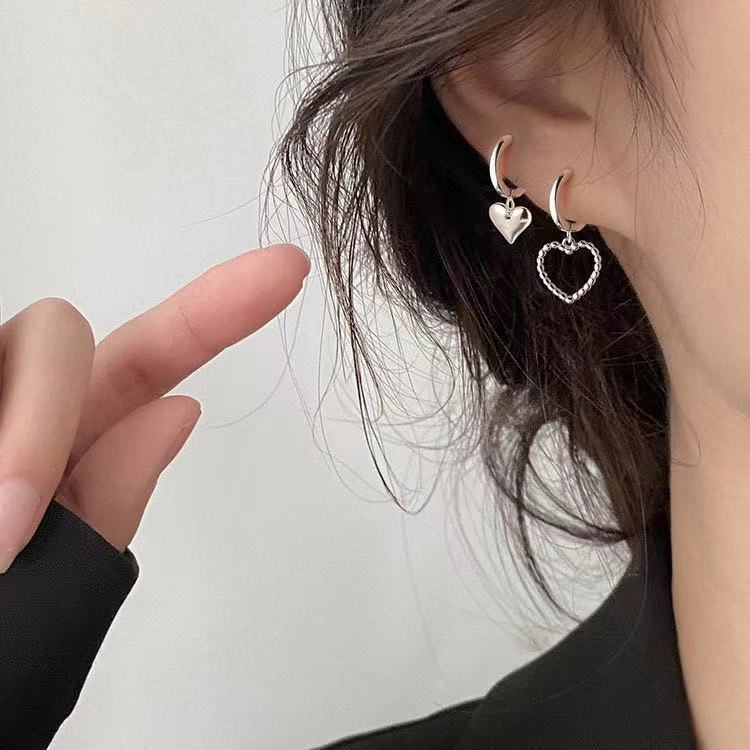 Set 2 khuyên tai bạc hình trái tim bất đối xứng thời trang cho nữ
