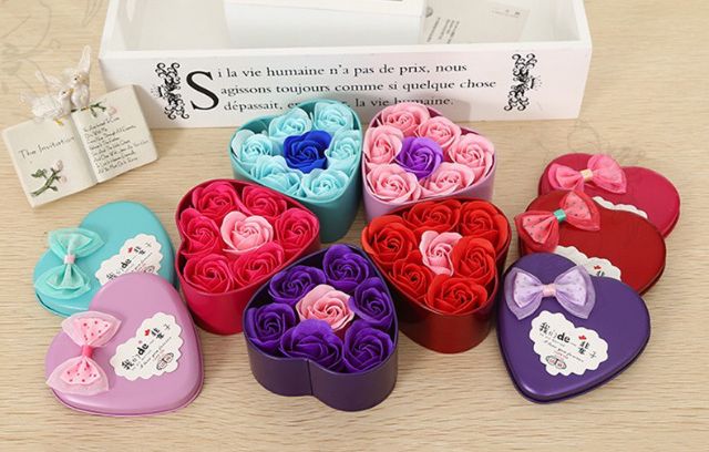 Quà 20/10 - Hộp thiếc hoa hồng sáp 11 bông | BigBuy360 - bigbuy360.vn