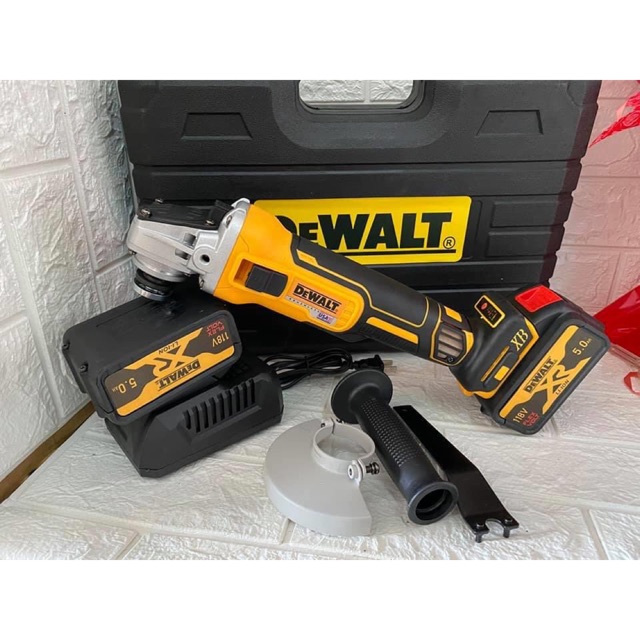 Máy cắt cầm tay Pin DeEALT