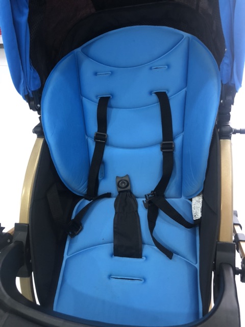 Xe Đẩy Em Bé Màu Xanh Có Dây An Toàn