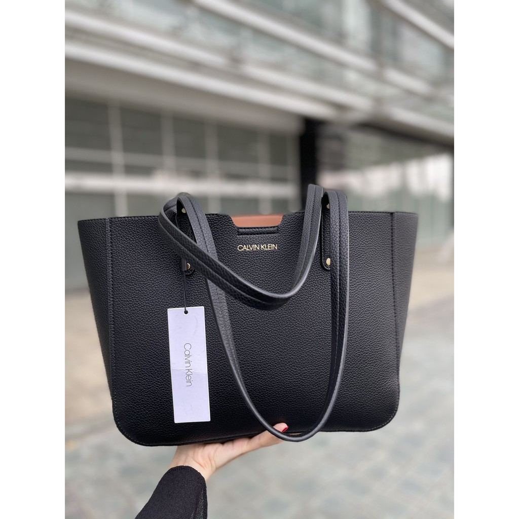 Túi xách nữ chính hãng Calvin Klein dilan tote Size 30x25x40 vừa laptop .. giấy A4