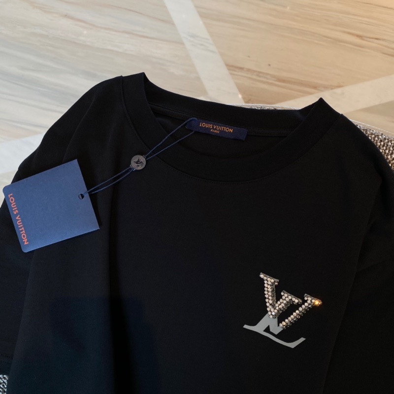 Áo thun nữ tay ngắn dáng rộng thương hiệu Louis Vuitton LV cao cấp mẫu 2022