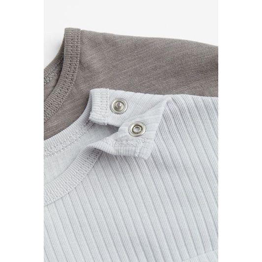 Set 2 áo dài tay cho bé HM auth