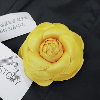 Cài áo hoa trà sang trọng