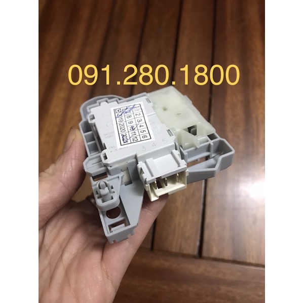 Khóa cửa máy giặt Electrolux EWF 10843, 10844, 10744, 12843, 85743, 80743 chính hãng