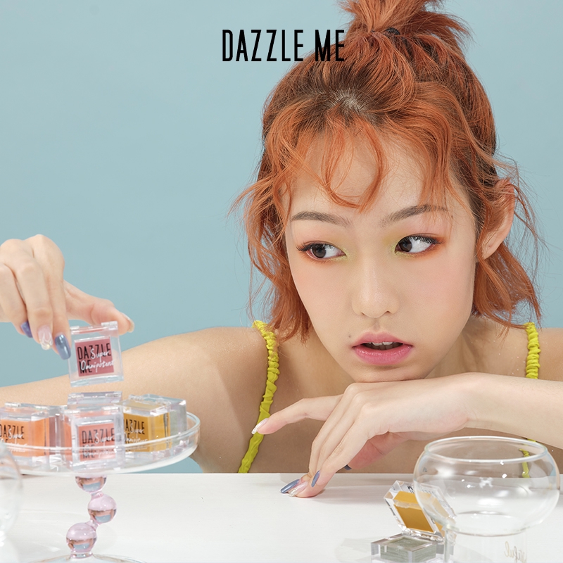 Hộp phấn Dazzle Me độ sáng cao 3.3x3.3x3.2 nặng 4.8G có 6 màu để lựa chọn | BigBuy360 - bigbuy360.vn