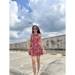 Đầm cổ yếm hở lưng