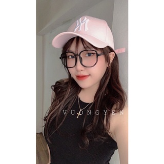 Mũ lưỡi trai đen trắng