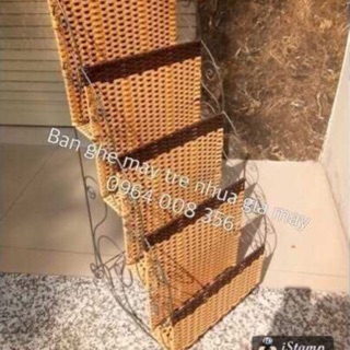 Kệ báo 4 tầng nhựa giả mây cho văn phòng