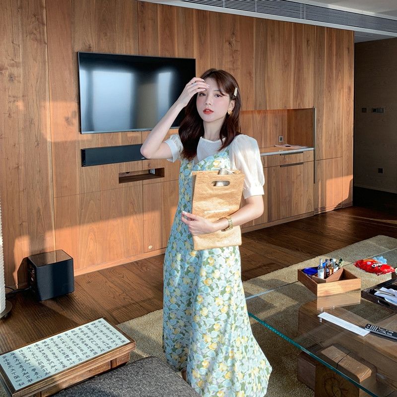 Set đầm hai dây họa tiết hoa và áo ngắn tay phong cách Hàn Quốc cho nữ có bán lẻ