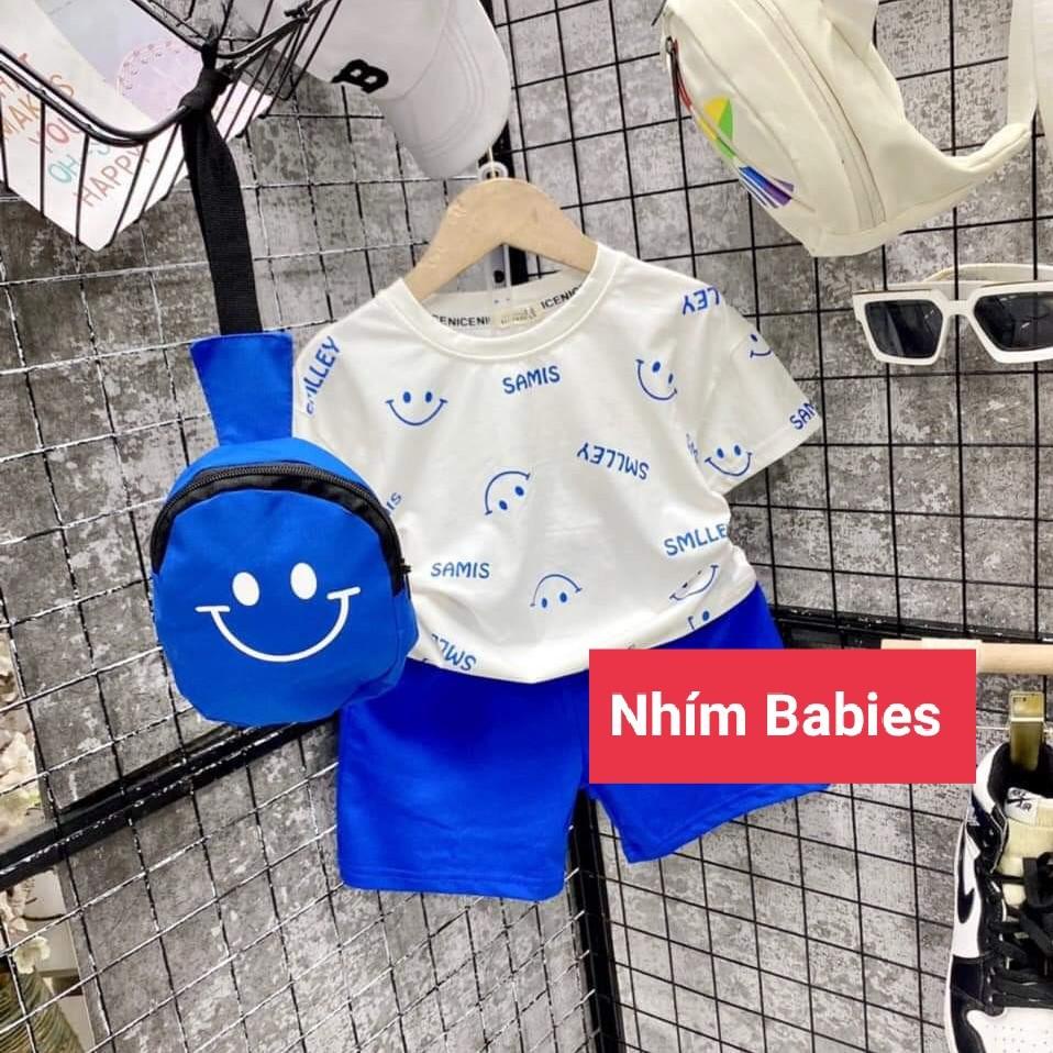 Áo thun trắng in mặt cười quần thun kaki xanh kèm túi đeo chéo cho bé trai từ 15-25kg