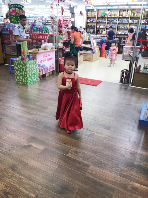 Đầm công chúa bé gái