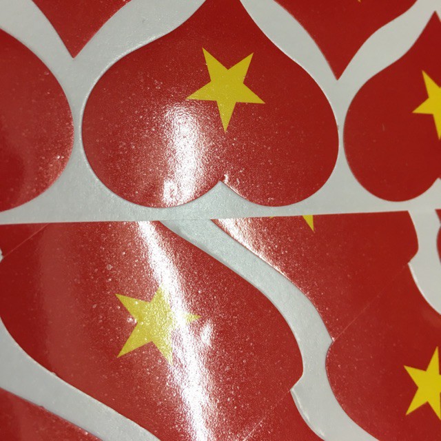 Sticker dán mặt hình trái tim và lá cờ đỏ sao vàng- COMBO 2 hình dán HBB