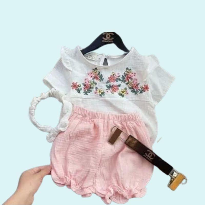 Đồ bộ trẻ em cho bé gái set 3 món áo vải đũi ngực thêu hoa quần hồng kèm Tuban cho bé JIMADO AB86521