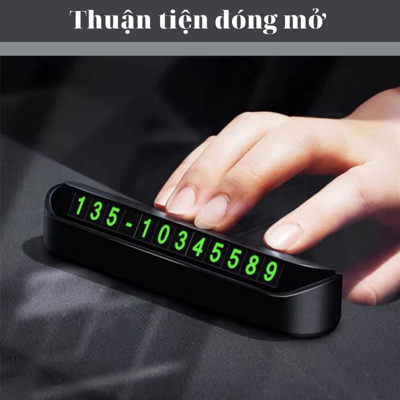 Bảng số điện thoại ô tô đặt mặt taplo, giúp người ngoài dễ dàng liên lạc với chủ xe khi đỗ xe trên phố. Nội thất Donmic.