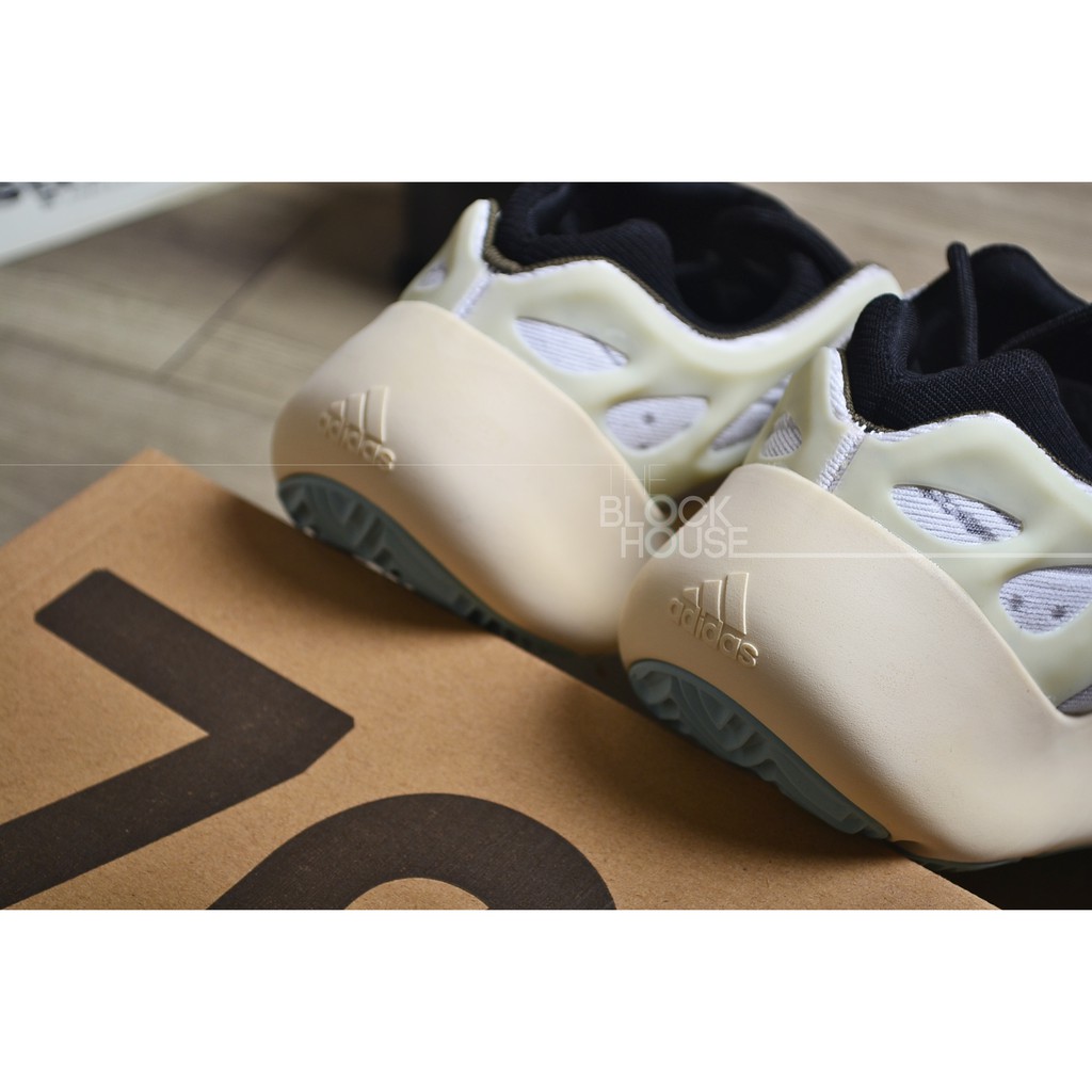 GIÀY A Y🇪🇪zy700 V3 AZAEL