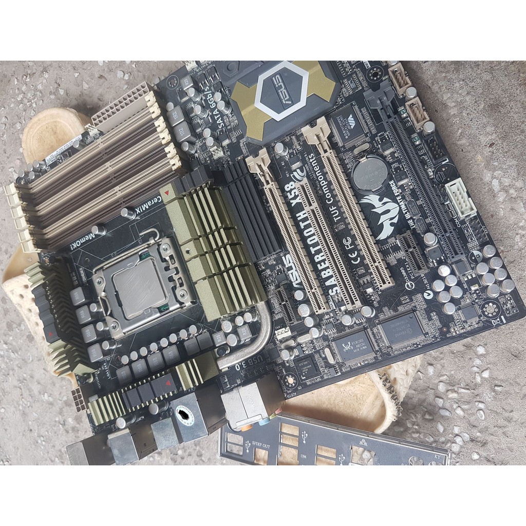 main asus X58 sabertooth