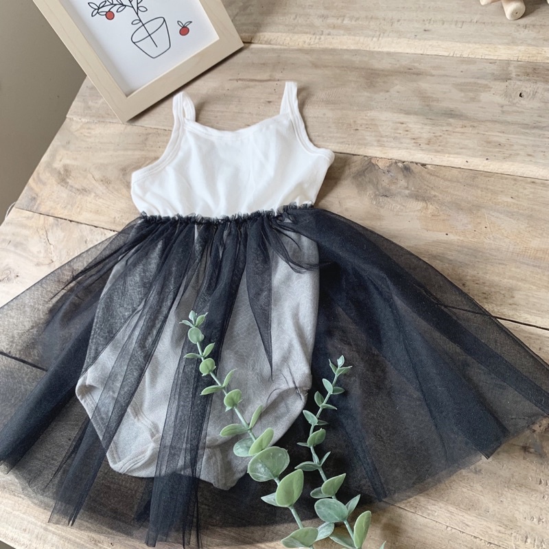 Body váy ren hai dây cotton mềm mại cho bé.