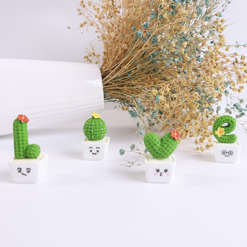 1 Chậu Cây Xương Rồng Nhân Tạo Mini Bằng Nhựa Resin Mini Trang Trí Bàn Làm Việc