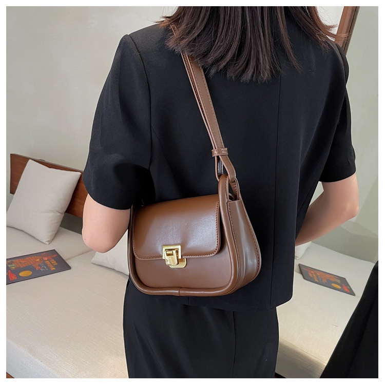 Túi xách nữ khóa gập đeo chéo , đeo vai viền đáy thời trang sang trọng phong cách Hàn Quốc HT62