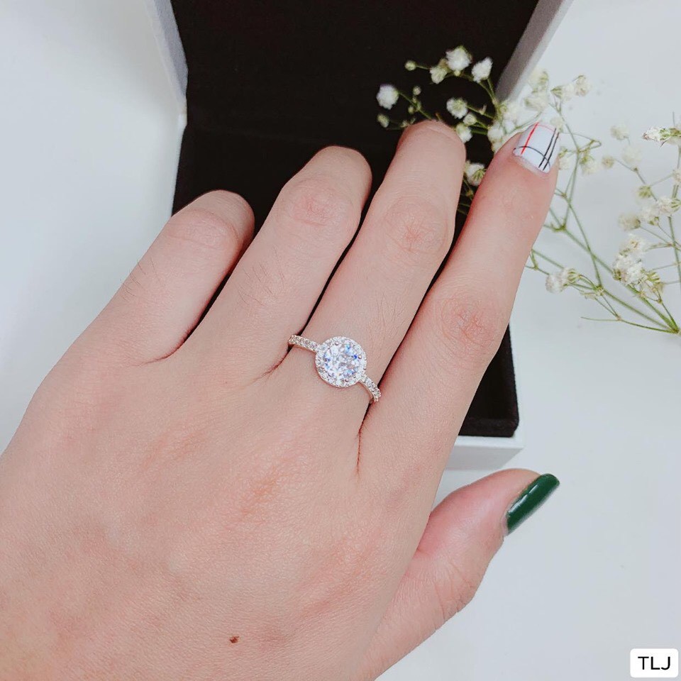 NHẪN ĐÁ MẶT TRÒN ĐƯỜNG KÍNH 1,7CM- RE VO DICH