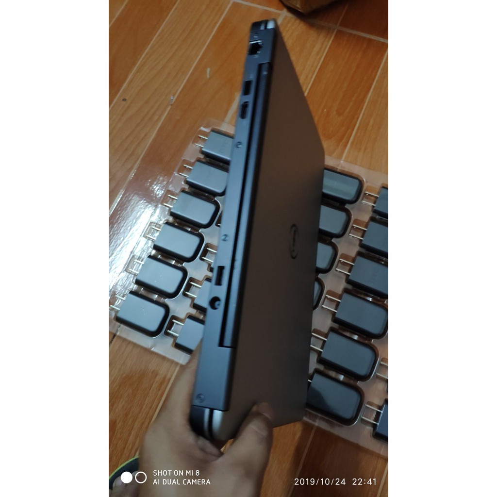 Laptop doanh nhân Dell latitude E7240, màn 12.5, nhỏ, gọn, nhẹ(có 2 phiên bản i5 và i7) | BigBuy360 - bigbuy360.vn