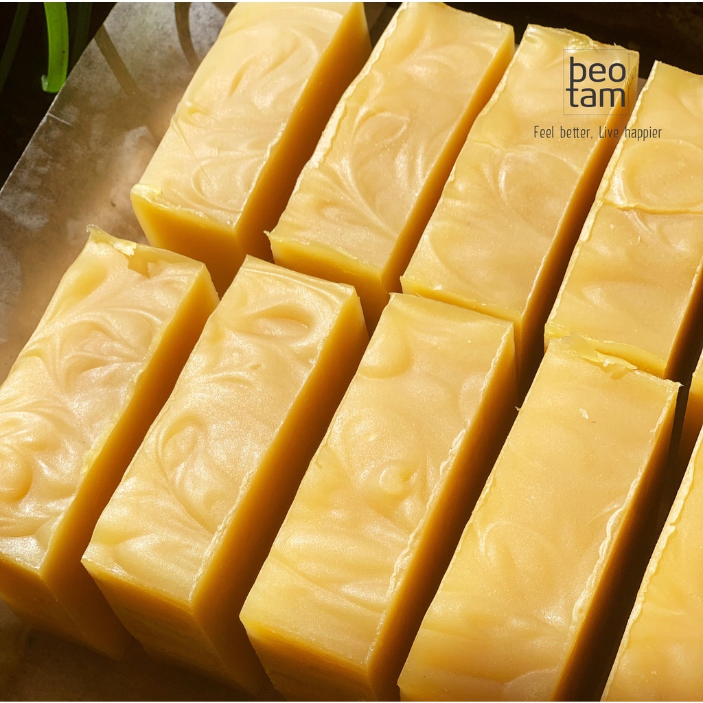 Xà phòng Tơ Tằm Bèo Tấm từ sợi tơ tằm tự nhiên giúp da trắng sáng mịn màng, chống lão hóa, chống tia UV gây hại 100gr